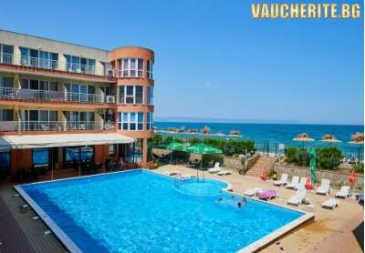 All Inclusive + открит басейн с чадър и шезлонг от Комплекс Релакс, Поморие на 200м от плажа